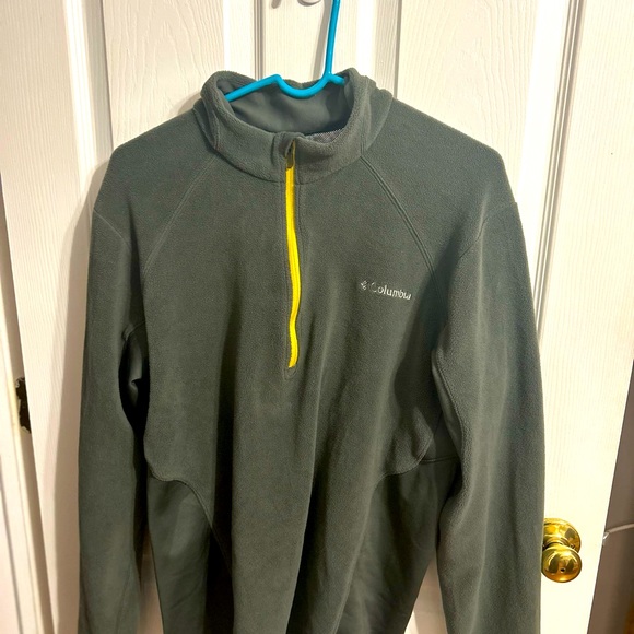 Columbia Other - Columbia grey green pull over